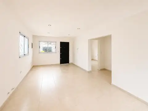 Casa 4 ambientes con 1 baño