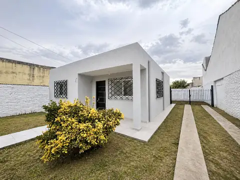 Venta casa a estrenar con parque y financiacion en Adrogue
