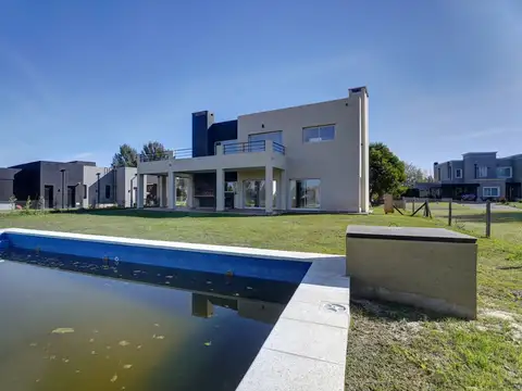Casa en Alquiler al Oeste