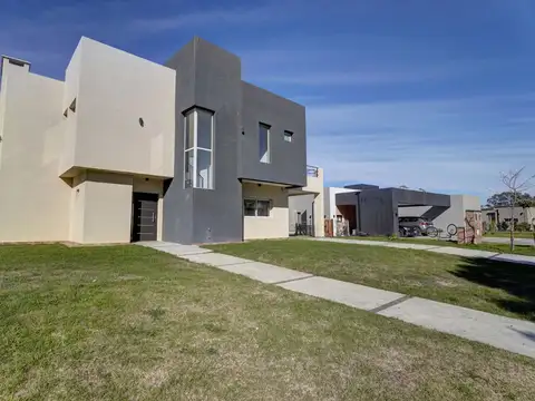 Casa en Alquiler de 3 dormitorios