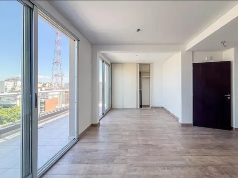 AMPLIO MONOAMBIENTE CON BALCON TERRAZA FLORES