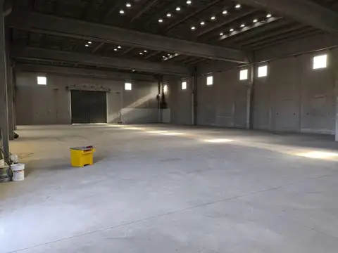 Galpon en Alquiler 70  mts Frente