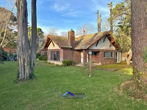 Chalet de 6 ambientes a la venta en Barrio Norte - Gesell