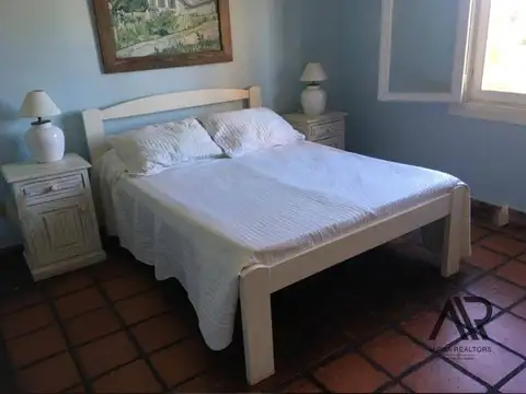 Casa 5 ambientes con 4 baños