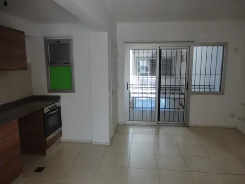 Carlos Pellegrini 100