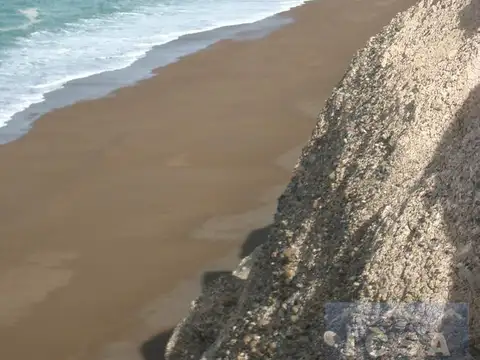 iNMOBILIARIA COMODORO Campo con costa de mar