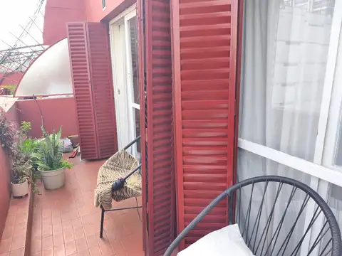 Venta. Recoleta. 2 ambientes amplios con balcón