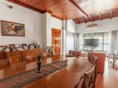 PH 6 AMBIENTES CON PATIO PARILLA COCHERA.