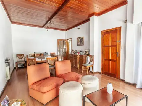 Depto Tipo Casa 6 ambientes con 2 baños