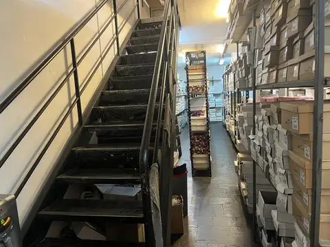 Local a la calle en Flores - Excelente ubicación - Rivadavia 6400