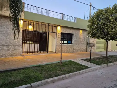 ALQUILER CASA 2 DORMITORIOS DENTRO DE LOS BV.