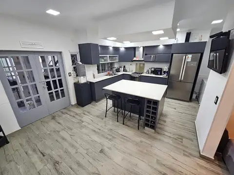 Excelente casa 4 ambientes con jardin  en Venta en Martin Coronado