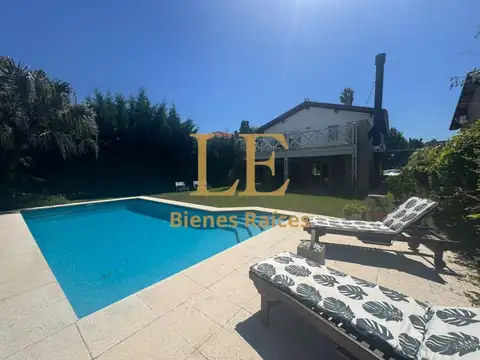 Casa en Venta con 4 cocheras
