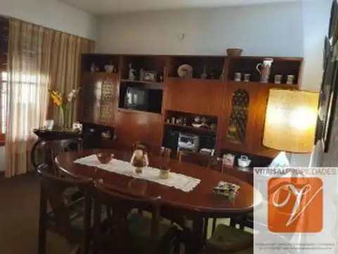 Casa en venta c/ cochera en Villa Ballester