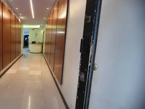 Oficina 6 ambientes con 2 baños