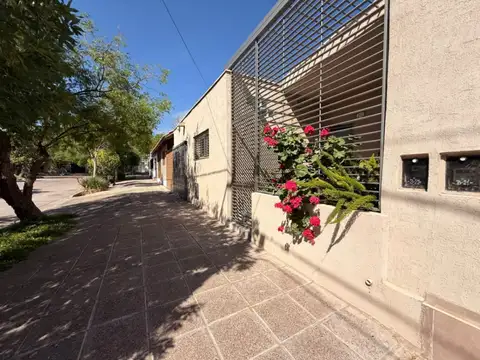 Casa en venta c/ cochera en Dorrego
