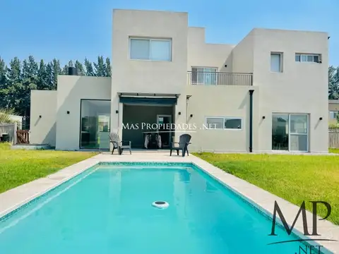 Casa en venta en Canning Barrio Santa Inés 4 Ambientes