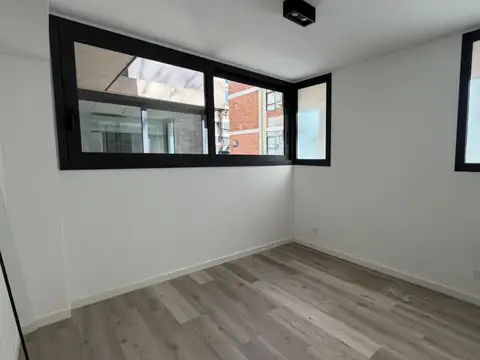 3 De Febrero 1500, Piso 4