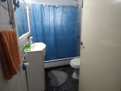 CASA CASTELAR SUR EN LOTE PROPIO