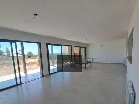 Casa 4 ambientes con 3 baños