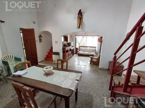 Casa 5 ambientes con 2 baños