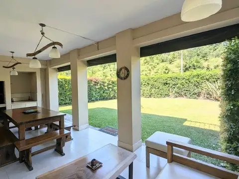 Casa 5 ambientes con 2 baños