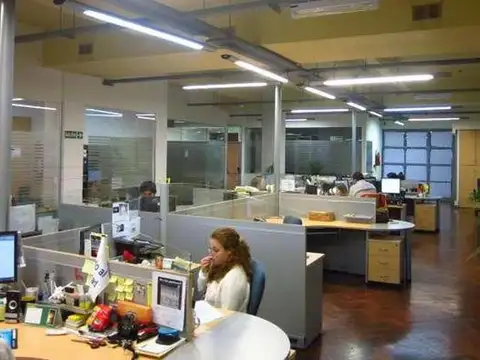 Oficina en Alquiler con 2 cocheras