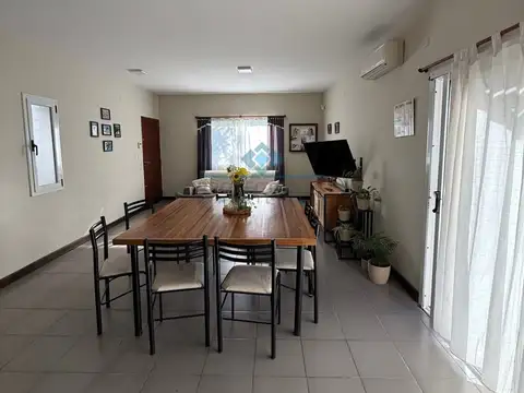 Casa 3 ambientes con 2 baños