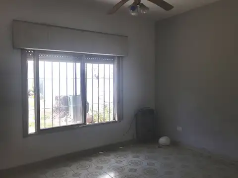 Casa en Alquiler en Rafael Calzada, $ 600.000