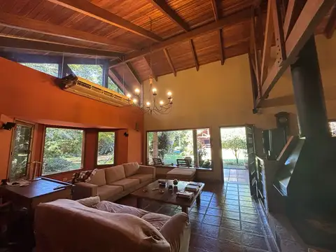 VENTA | CASA CON PISCINA SOBRE AV. URQUIZA – POSADAS
