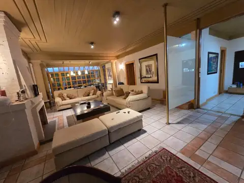 Casa 6 ambientes con 5 baños