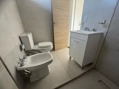 VENTA DE  DEPARTAMENTO 2 AMBIENTES - CASEROS - CON RENTA