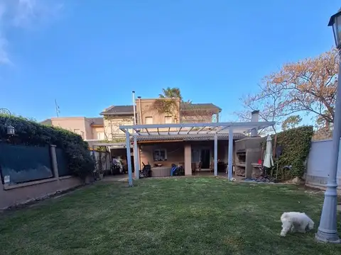 Casa 2 ambientes con 3 baños