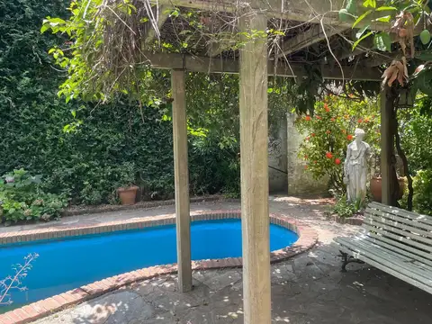 Casa 10 ambientes con 3 baños