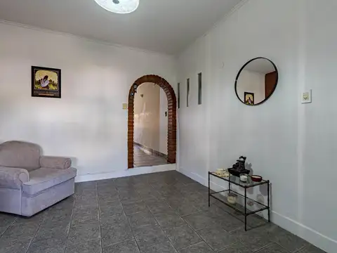 Casa 6 ambientes con 2 baños
