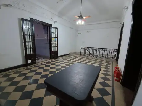 Ph antiguo en primer piso con entrada independiente y mucho espacio