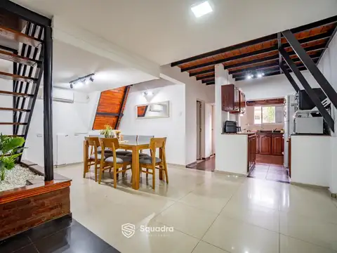 Casa en Venta con 2 cocheras
