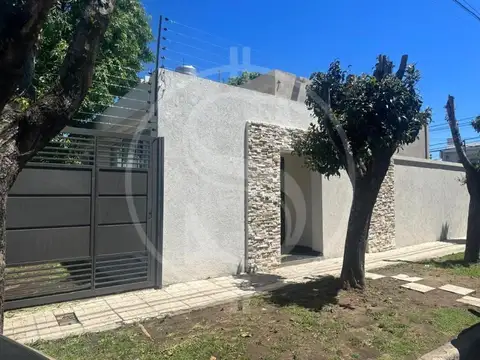 CASA LOTE PROPIO 3 AMBIENTES CON PARQUE Y PILETA