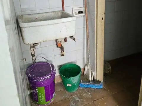 LOCAL EN CONSTITUCION- SIN EXPENSAS- MUY BUEN ESTADO