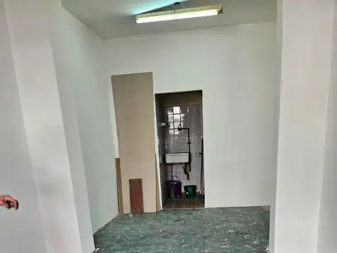 Local en Alquiler en Constitución, $ 650.000