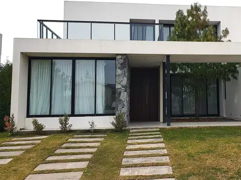 Casa en venta - 5 Dormitorios 5 Baños - Pinamar
