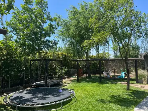 Casa en Alquiler con 1 cochera