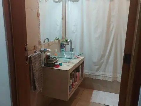 A mts de AV O'higgins   Casa con Dpto independiente