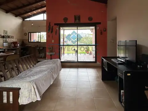   VENTA- CASA 2 DORM+DEPENDENCIA- CON GRAN TERRENO- COLONIA CAROYA