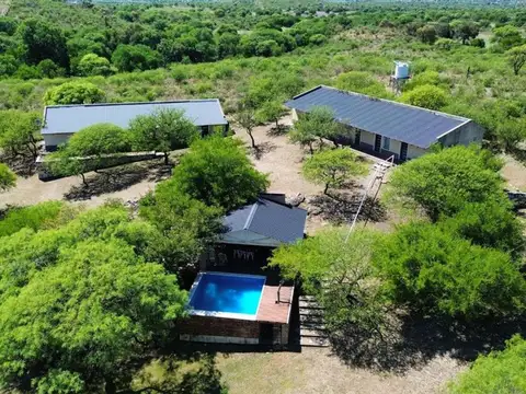 Venta estancia con salón y 10 departamentos