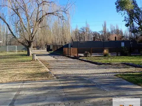 Casa 6 ambientes con 2 baños