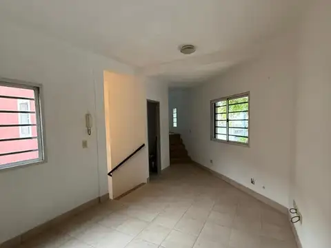 Depto Tipo Casa 4 ambientes con 2 baños
