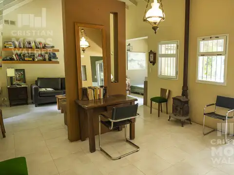 Casa 4 ambientes con 2 baños