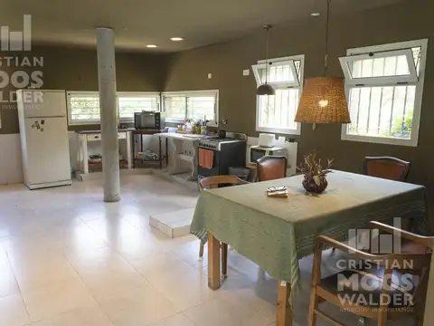 Casa 4 ambientes con 2 baños