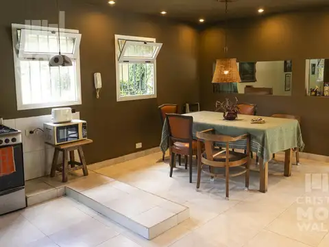 Casa en Venta con 3 cocheras